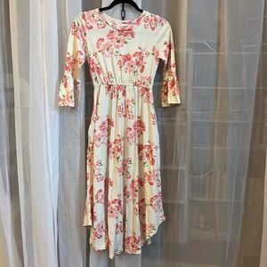 Small, off-white dress by Flamingo Urban